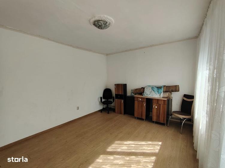 Apartament cu 4 camere nedecomandat în Micro 9