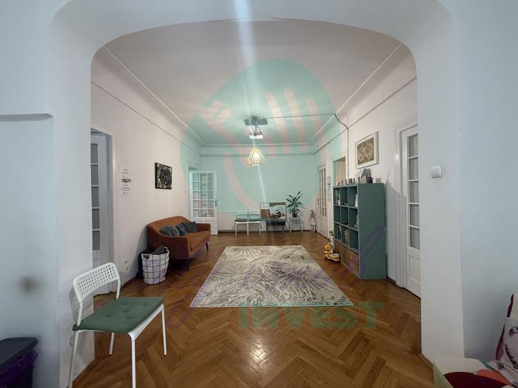Apartament cu 5 camere semidecomandat în Armeneasca