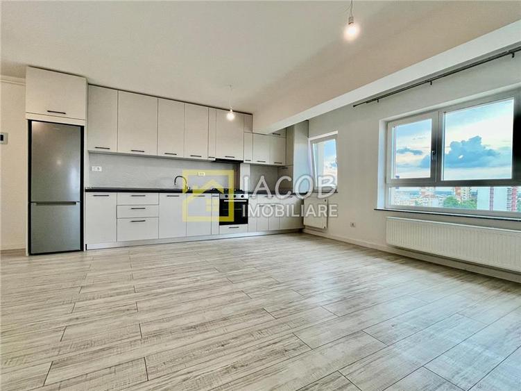 Apartament cu 3 camere semidecomandat, mobilat în Ștefan cel Mare