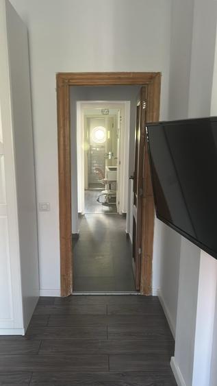 Apartament cu 3 camere semidecomandat în P-ța Dorobanți