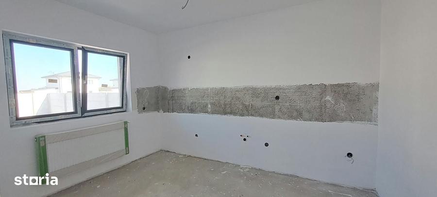 Casă cu 4 camere cu Teren 484 Mp în Joița