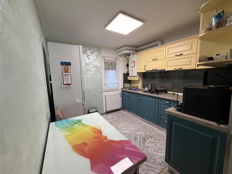 Apartament cu 2 camere semidecomandat în Podu Roș