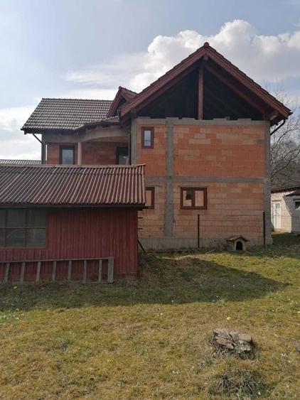 Casă cu 4 camere în Central