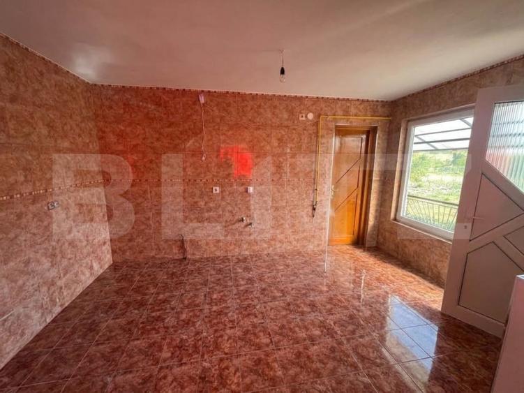 Casă individuală cu 5 camere cu Canalizare în Sud