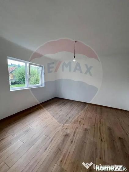 Casă cu 5 camere cu Teren 2000 Mp în Peștiș