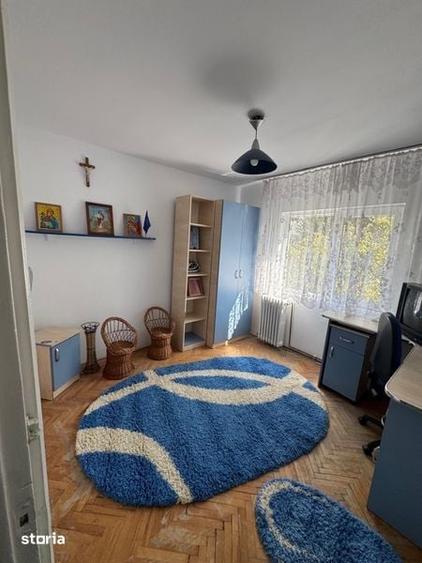Apartament cu 3 camere decomandat în Micro 16