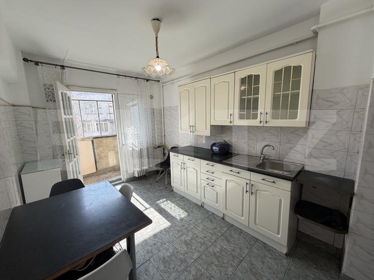 Apartament cu 3 camere decomandat în Debarcader