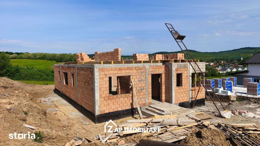 Casă cu 4 camere cu Teren 700 Mp în Livezeni