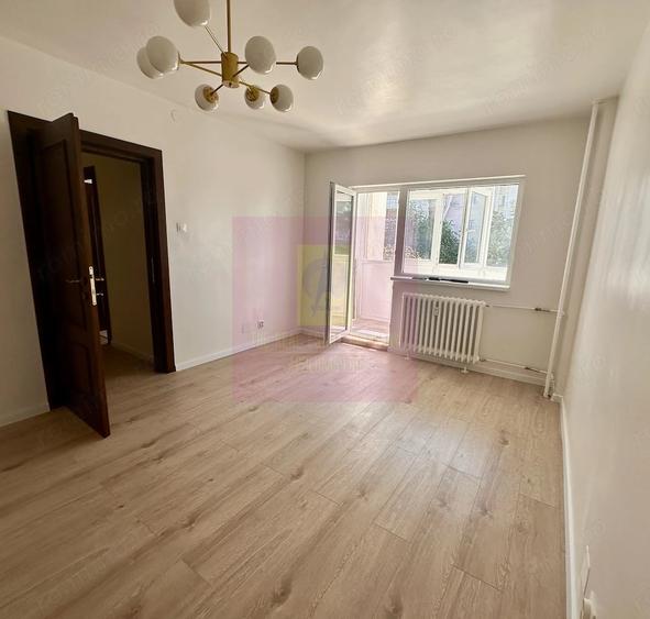 Apartament cu 4 camere semidecomandat în Ștefan cel Mare