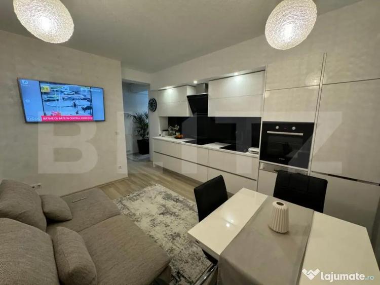 Apartament cu 3 camere decomandat în Central