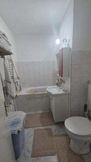 Apartament cu 2 camere semidecomandat în CET