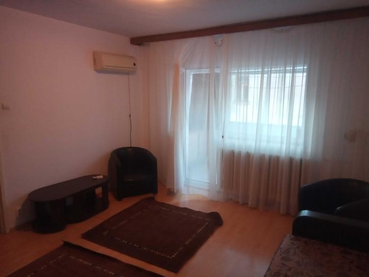 Apartament cu 2 camere decomandat în Calea Victoriei