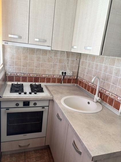 Apartament cu 3 camere decomandat, mobilat în Băneasa