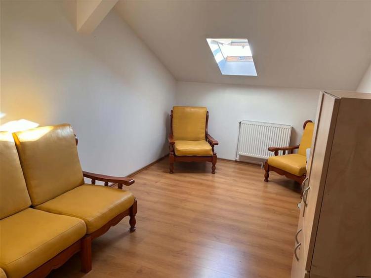Apartament cu 3 camere semidecomandat în Gării