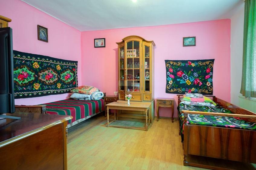 Casă cu 2 camere cu Teren 931 Mp în Șinca