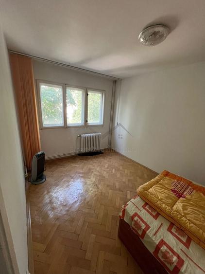 Apartament cu 2 camere semidecomandat în Podu Roș
