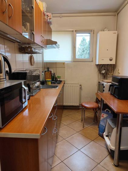 Apartament cu 3 camere semidecomandat în Astra