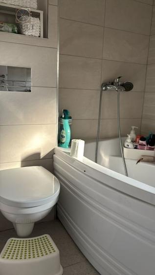 Apartament cu 3 camere semidecomandat, mobilat în Mogoșoaia