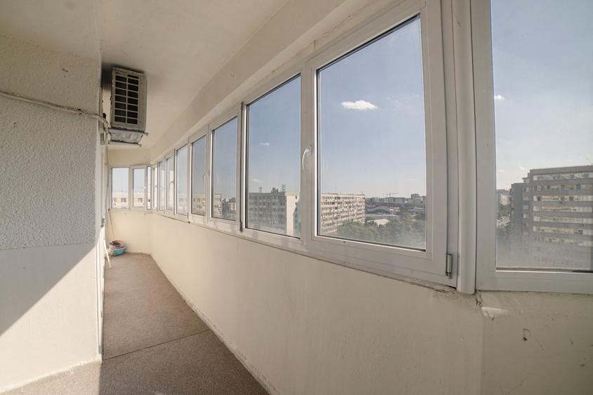 Apartament cu 4 camere decomandat în Colentina