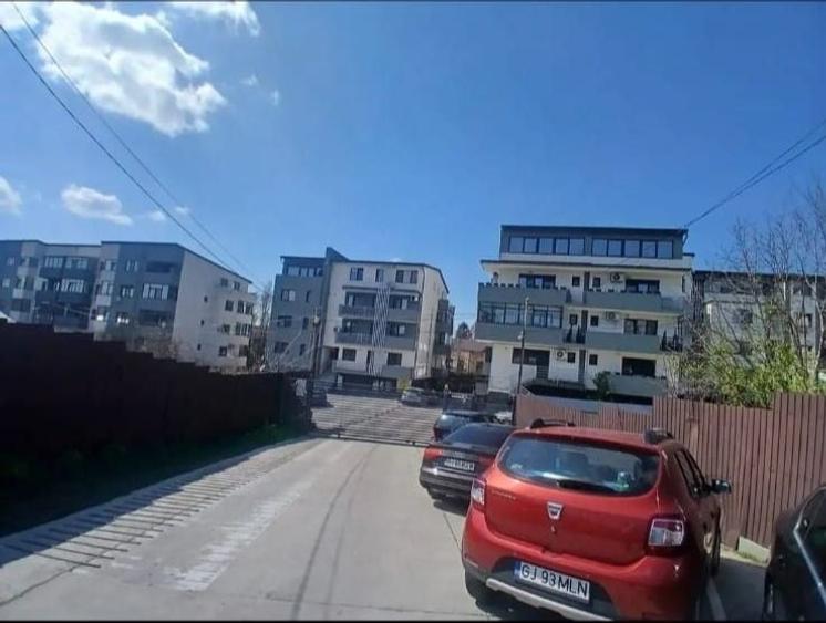 Apartament cu 2 camere decomandat în Bariera Vâlcii