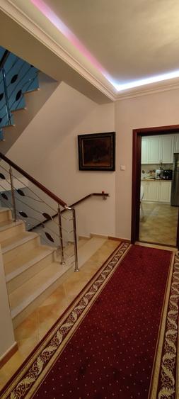 Casă individuală cu 5 camere cu Canalizare în Tătărași