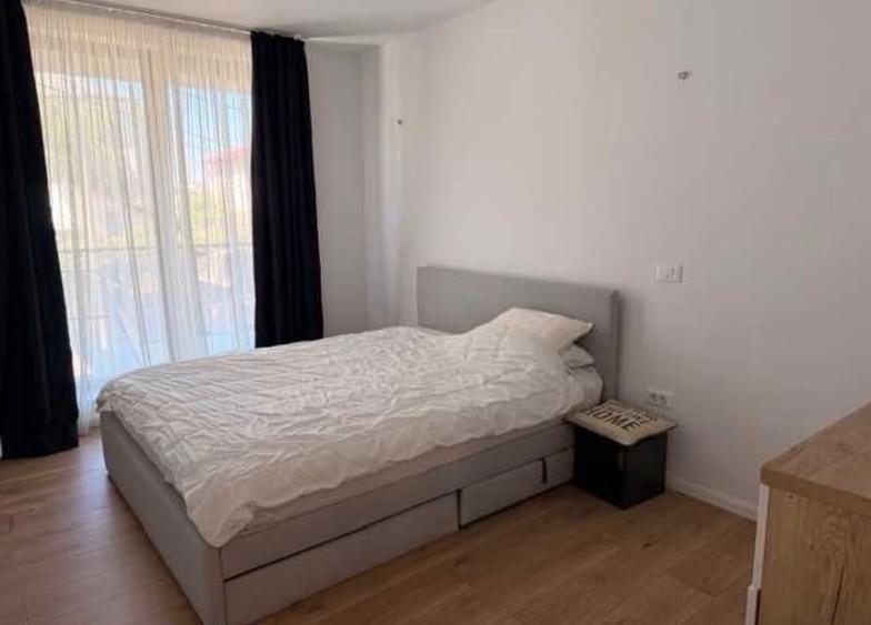 Apartament cu 3 camere semidecomandat în Crângași