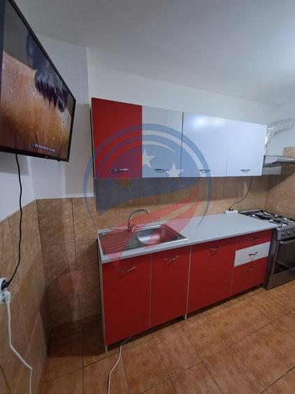 Apartament cu 2 camere semidecomandat, mobilat în Craiovița Nouă