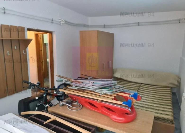 Casă cu 6 camere cu Teren 340 Mp în Cumpătu