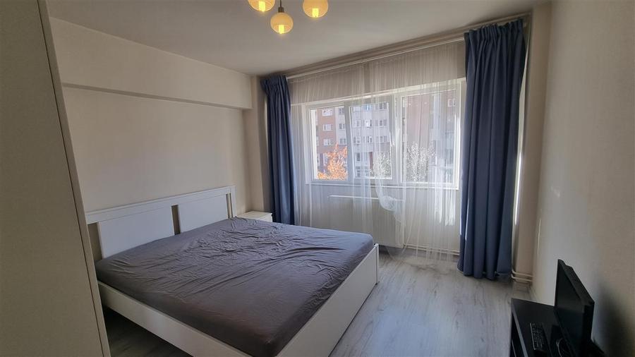 Apartament cu 3 camere decomandat, mobilat în Răcădău
