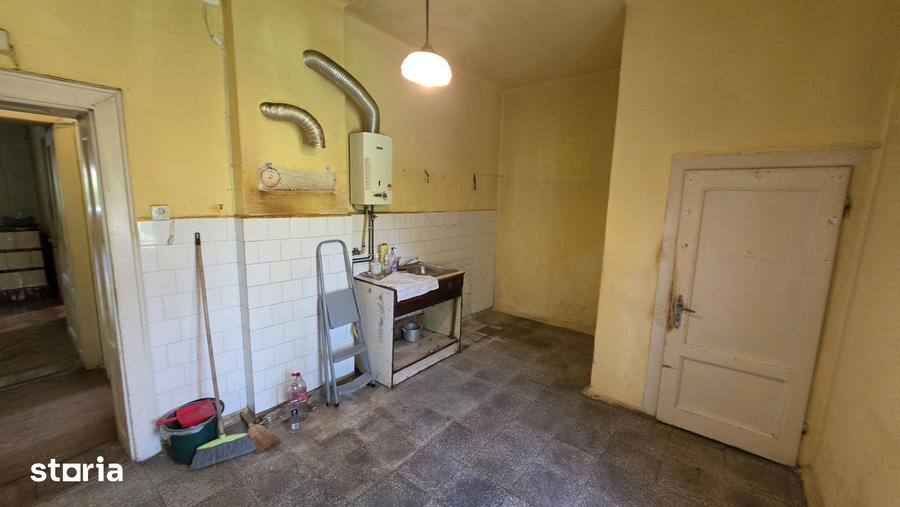 Apartament cu 4 camere în Sub Arini
