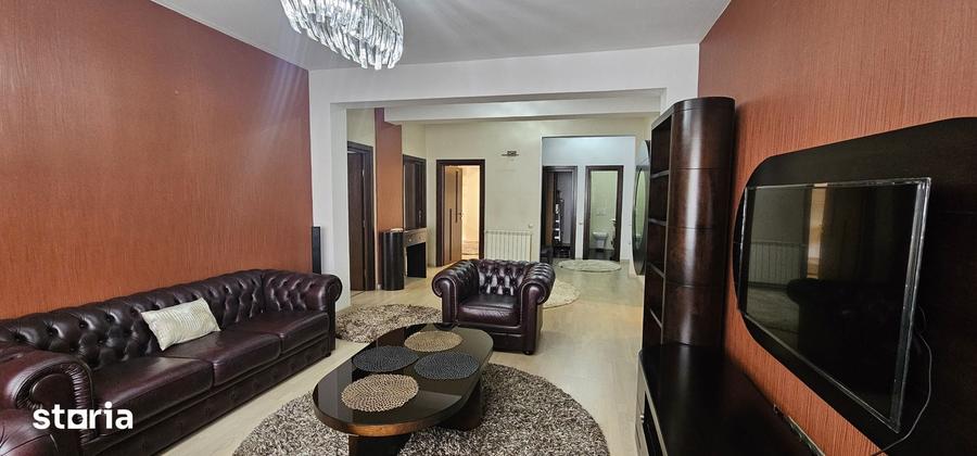 Apartament cu 4 camere decomandat în Ștrand