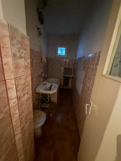 Apartament cu 2 camere semidecomandat în Craiovița Nouă