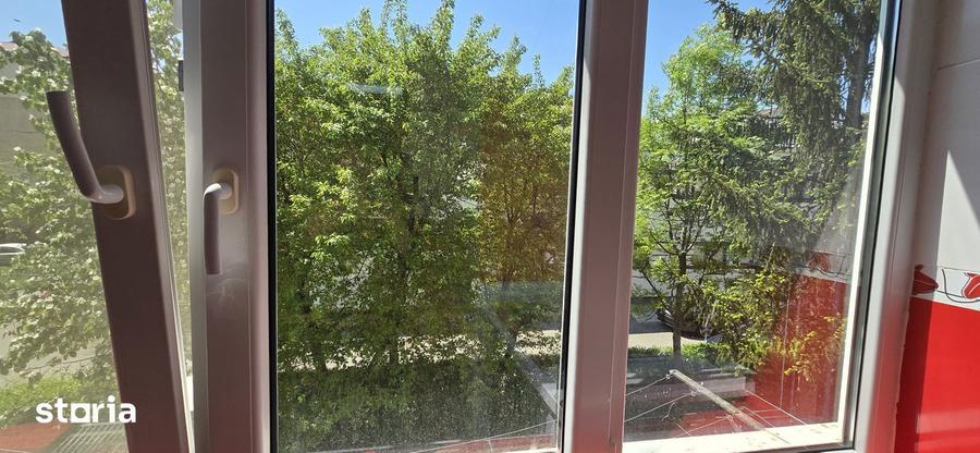 Apartament cu 3 camere decomandat, mobilat în Micro 3