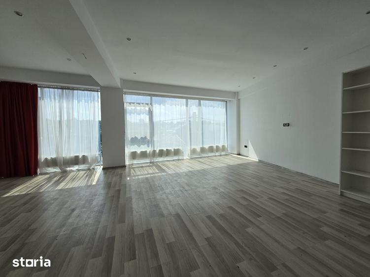 Spațiu comercial, de 210 mp, în Central