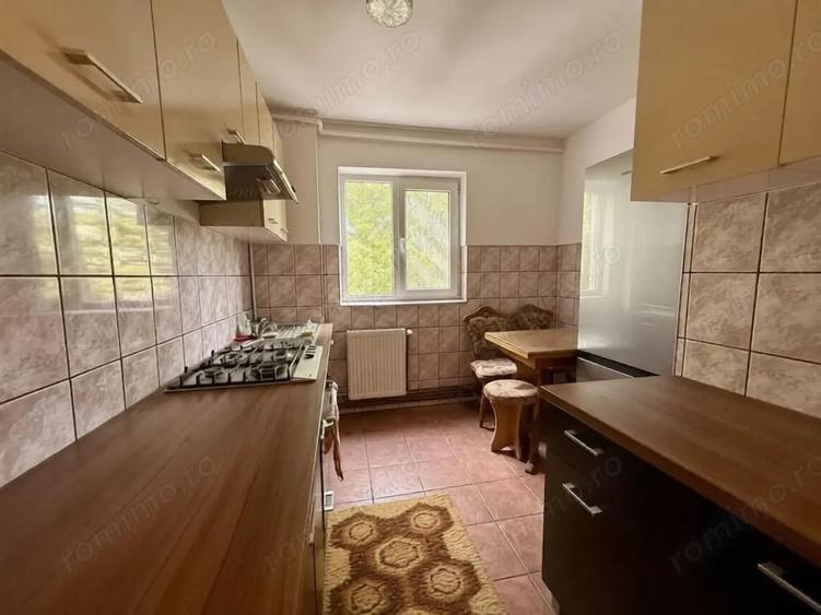 Apartament cu 3 camere semidecomandat în Dacia