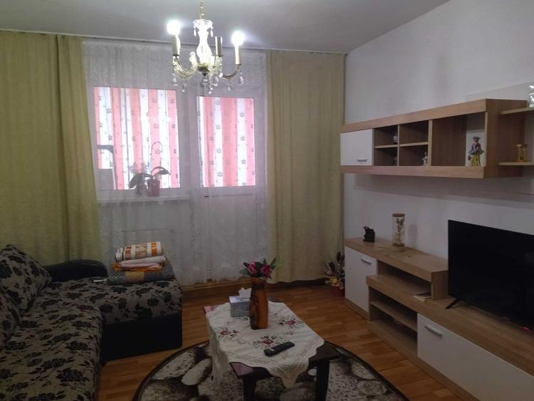 Casă cu 2 camere decomandat în Central