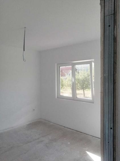 Casă cu 3 camere cu Teren 1000 Mp în Chiojdu