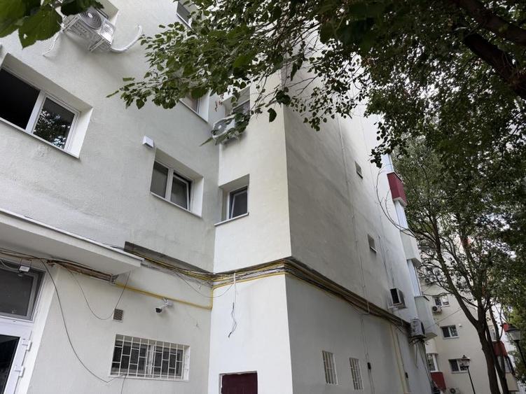 Apartament cu 3 camere decomandat în Olteniței