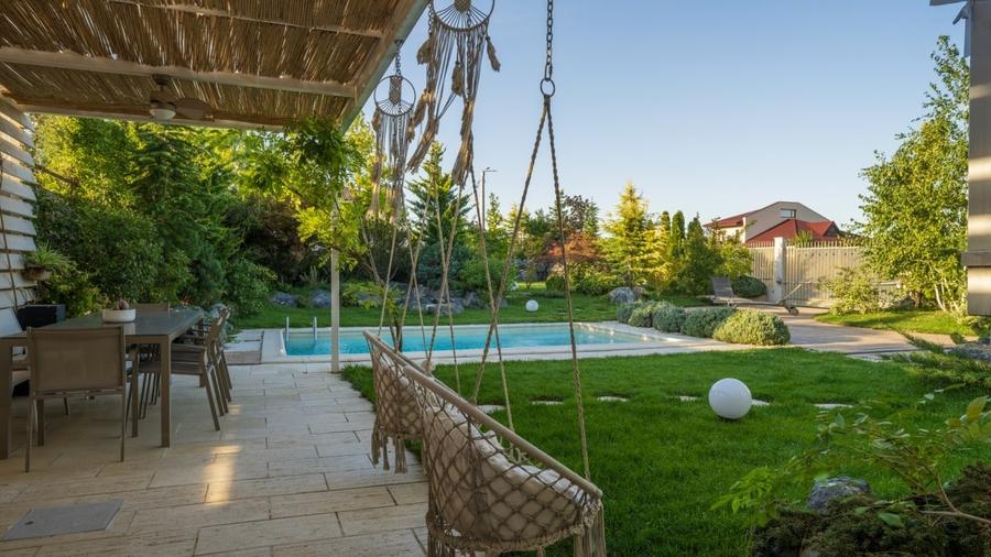 Casă individuală cu 7 camere cu Piscina în Central