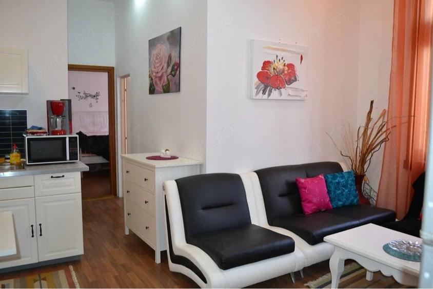 Apartament cu 3 camere decomandat în Medicină
