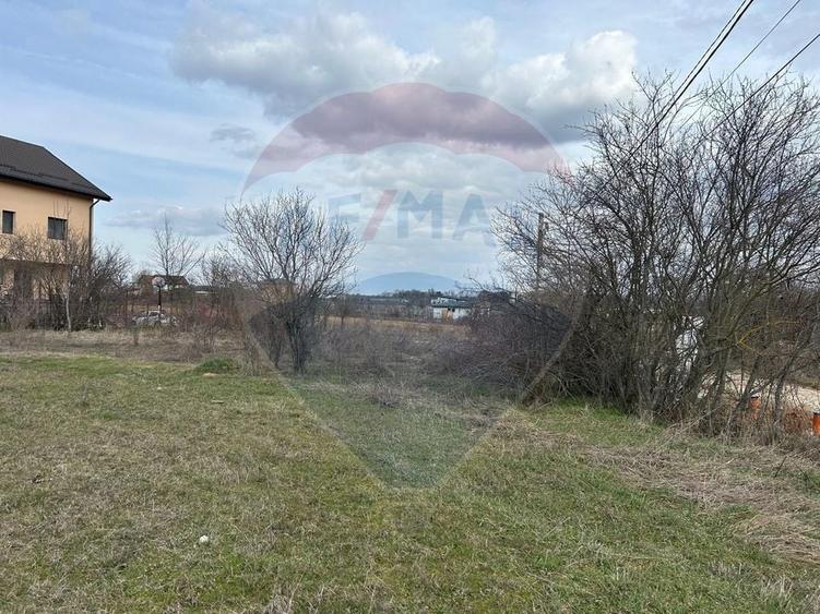 Teren Construcții intravilan de 700 mp, în Izvorani