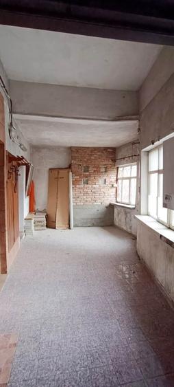 Apartament cu 4 camere semidecomandat în Central