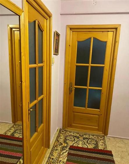 Apartament cu 3 camere semidecomandat, mobilat în Tătărași