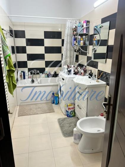Apartament cu 2 camere semidecomandat, mobilat în Florești