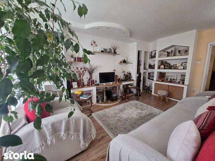 Apartament cu 3 camere de vanzare - B dul 1 Mai - 9