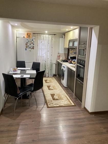 Apartament cu 3 camere decomandat în Tineretului