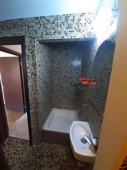 Casă cu 5 camere cu Teren 100 Mp în Vatra Luminoasă