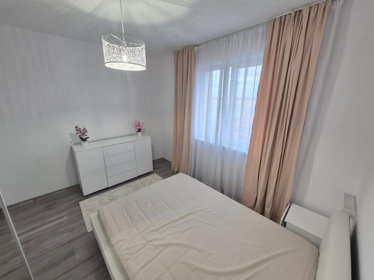 Apartament cu 2 camere decomandat în Girocului