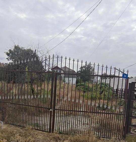 Casă cu 2 camere cu Teren 1600 Mp în Malu Mare