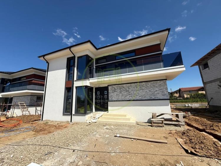Casă individuală cu 7 camere cu Canalizare în Bariera Vâlcii
